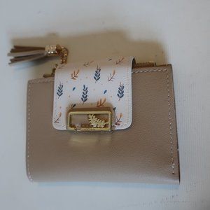 NWD WOMENS BOTUSI TAN BONE FAUX LEATHER BI-FOLD WALLET *